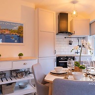 Super Central Apartment Close To River Station