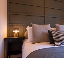 Super Central Apartment Close To River Station