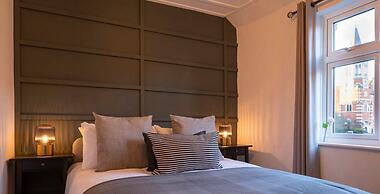 Super Central Apartment Close To River Station