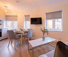 Super Central Apartment Close To River Station