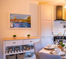 Super Central Apartment Close To River Station