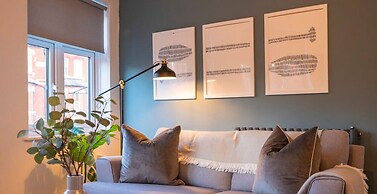 Super Central Apartment Close To River Station