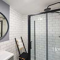 Super Central Apartment Close To River Station