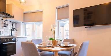 Super Central Apartment Close To River Station