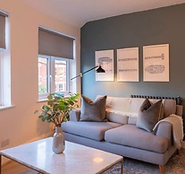 Super Central Apartment Close To River Station