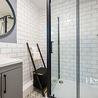 Super Central Apartment Close To River Station