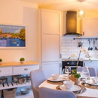 Super Central Apartment Close To River Station