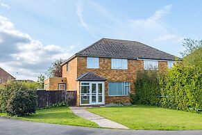 Kidlington 3 BR House Parking Large Garden