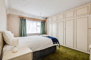 Kidlington 3 BR House Parking Large Garden