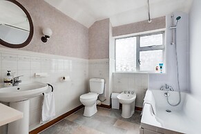 Kidlington 3 BR House Parking Large Garden