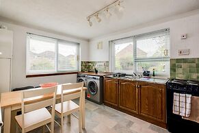 Kidlington 3 BR House Parking Large Garden