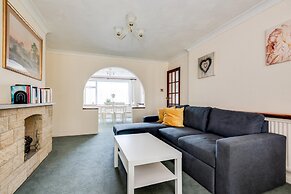 Kidlington 3 BR House Parking Large Garden