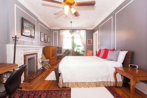 Saint Nicholas Inn Guesthouse