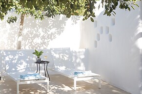 Kallos Villas & Suites