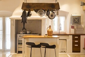 Kallos Villas & Suites