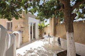 Kallos Villas & Suites