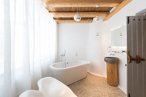 Kallos Villas & Suites