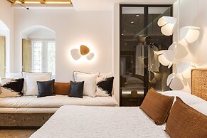 Kallos Villas & Suites