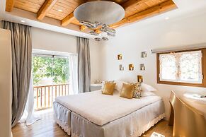 Kallos Villas & Suites