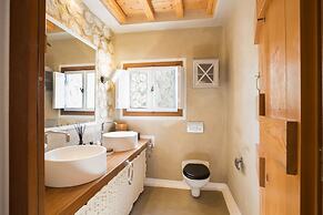 Kallos Villas & Suites