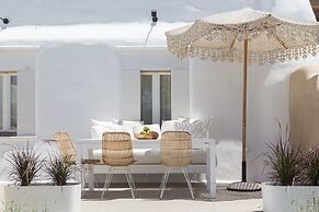 Kallos Villas & Suites