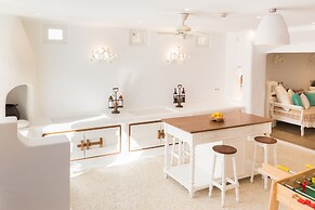 Kallos Villas & Suites