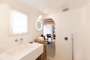 Kallos Villas & Suites