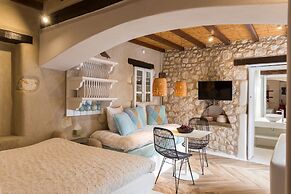 Kallos Villas & Suites