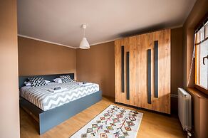 Duplex Apartment for up to 12 People- Old Town