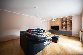 Duplex Apartment for up to 12 People- Old Town