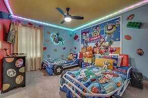 Living Large on Lelani