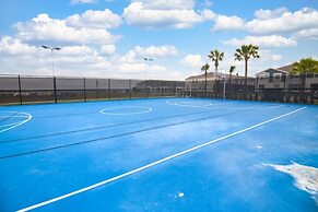 Living Large on Lelani