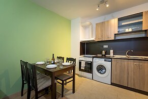 Modern and Bright Apartments Near Center