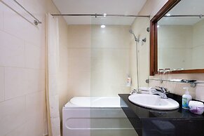 Night Life Lancaster 1br GymBarJapTown