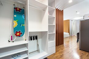 Night Life Lancaster 1br GymBarJapTown