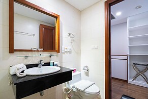 Night Life Lancaster 1br GymBarJapTown