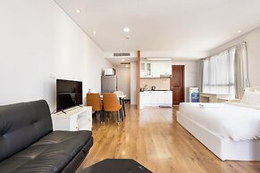 Night Life Lancaster 1br GymBarJapTown