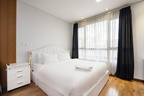 Night Life Lancaster 1br GymBarJapTown