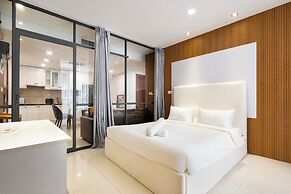 Night Life Lancaster 1br GymBarJapTown