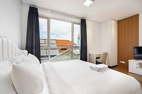 Night Life Lancaster 1br GymBarJapTown