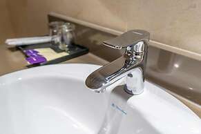 Night Life Lancaster 1br GymBarJapTown