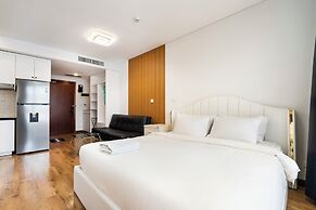 Night Life Lancaster 1br GymBarJapTown