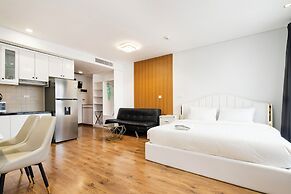 Night Life Lancaster 1br GymBarJapTown