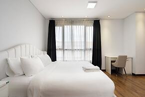 Night Life Lancaster 1br GymBarJapTown