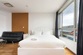 Night Life Lancaster 1br GymBarJapTown