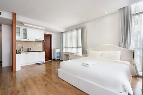 Night Life Lancaster 1br GymBarJapTown