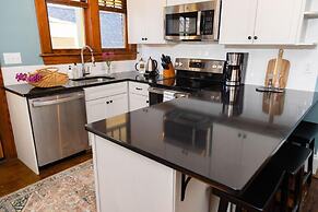 The Winona House - Boutique Hotel Near Downtown