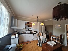 Beautifully Decorated 1-bed Apartment in Sale