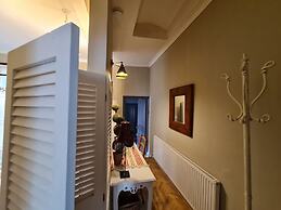 Beautifully Decorated 1-bed Apartment in Sale