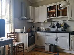 Beautifully Decorated 1-bed Apartment in Sale